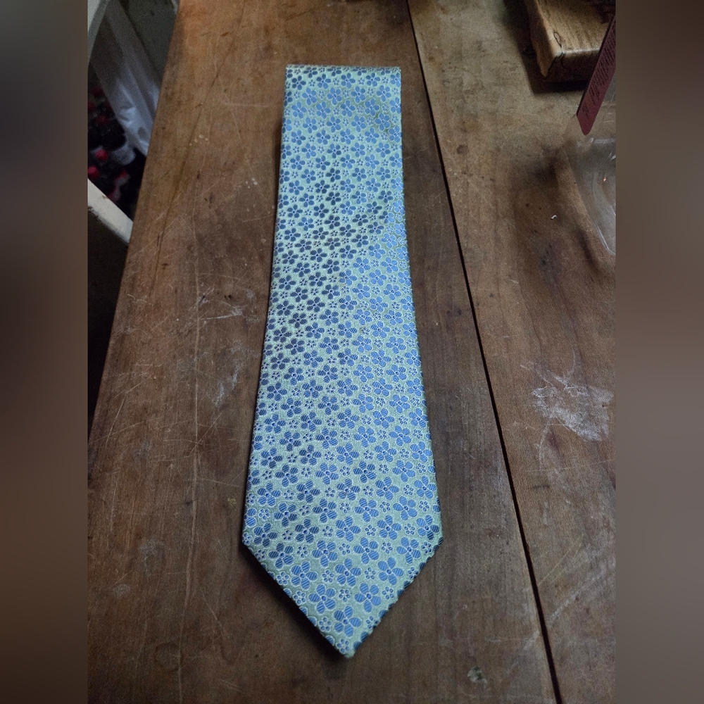 Floral Patterned Tie in Iridecent Blue and Green